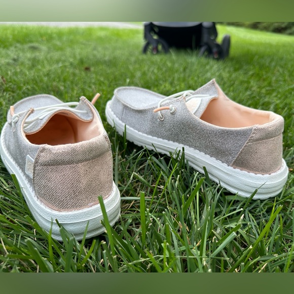 EUC Women’s/Youth Hey Dudes - Picture 3 of 4